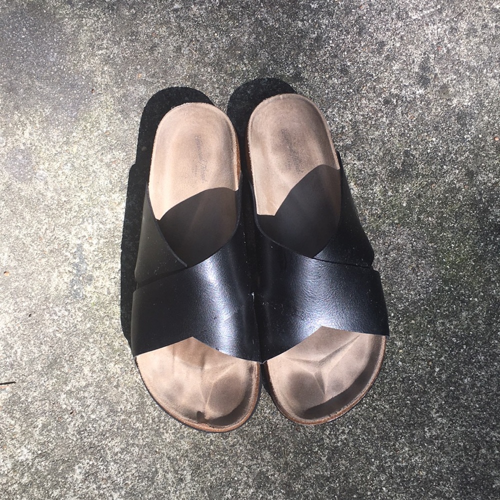 Universal thread black sandal 8.5